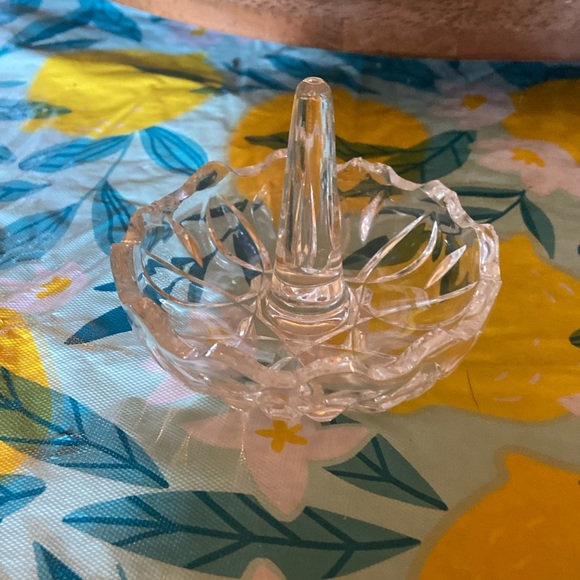 Vintage crystal ring š holder